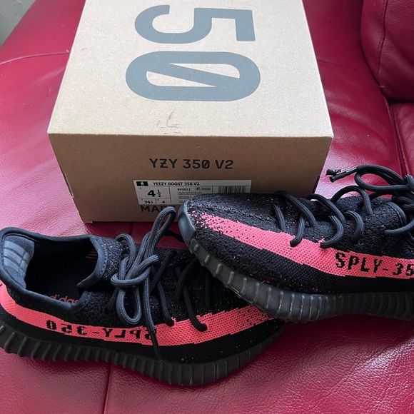 Authentic Yeezy Boost 350 V2 - Picture 5 of 5